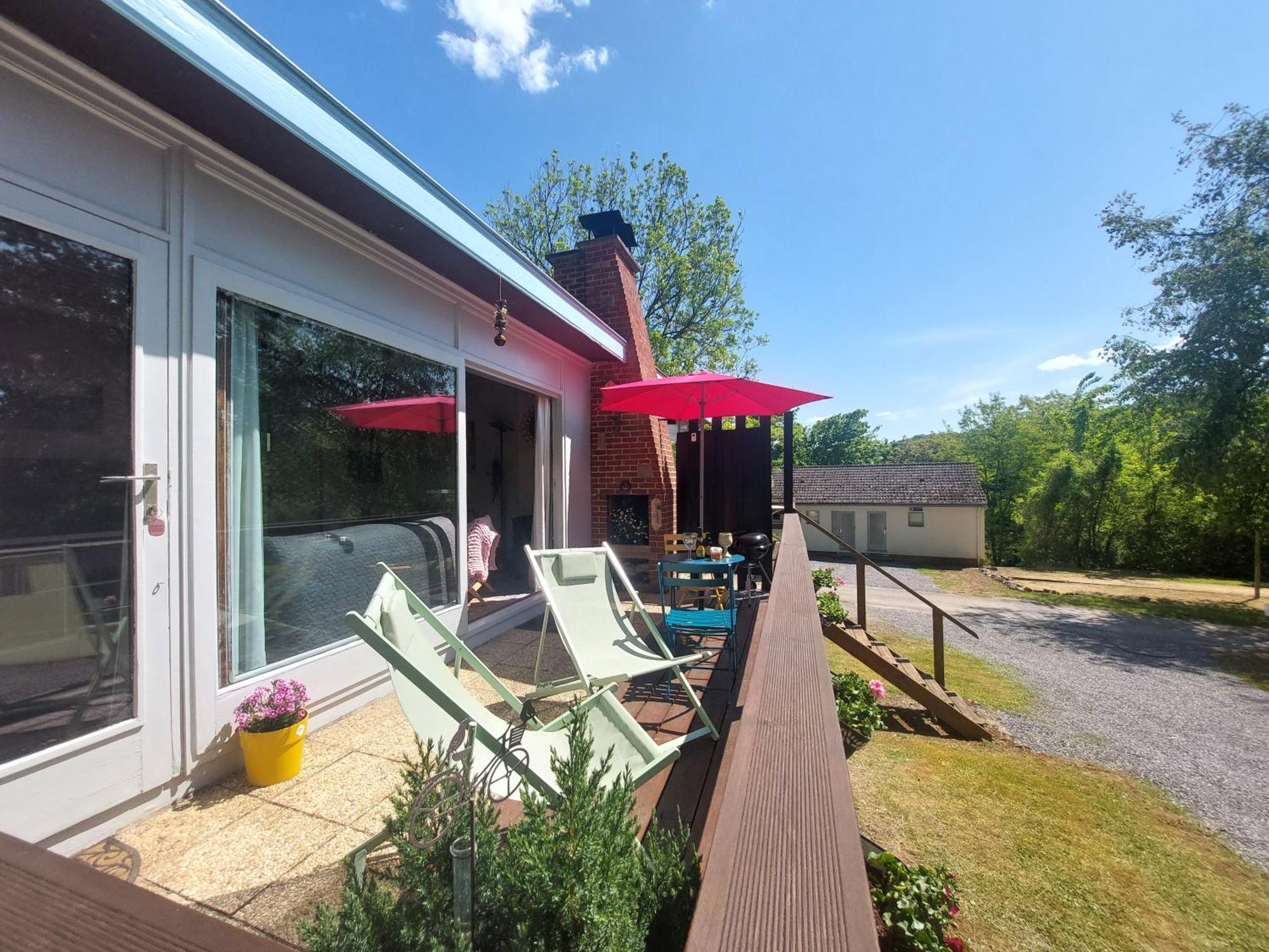 Le Petit Chalet - Bungalow Waulsort Exterior photo